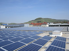 PV-Anlage auf dem Dach der Kunststofftechnikfirma PLS